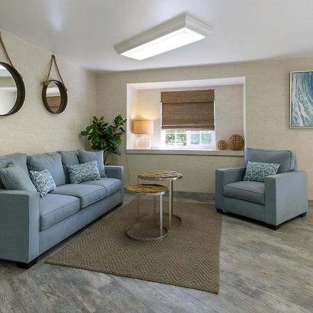 Ramada By Wyndham Costa Mesa/Newport Beach Exterior photo