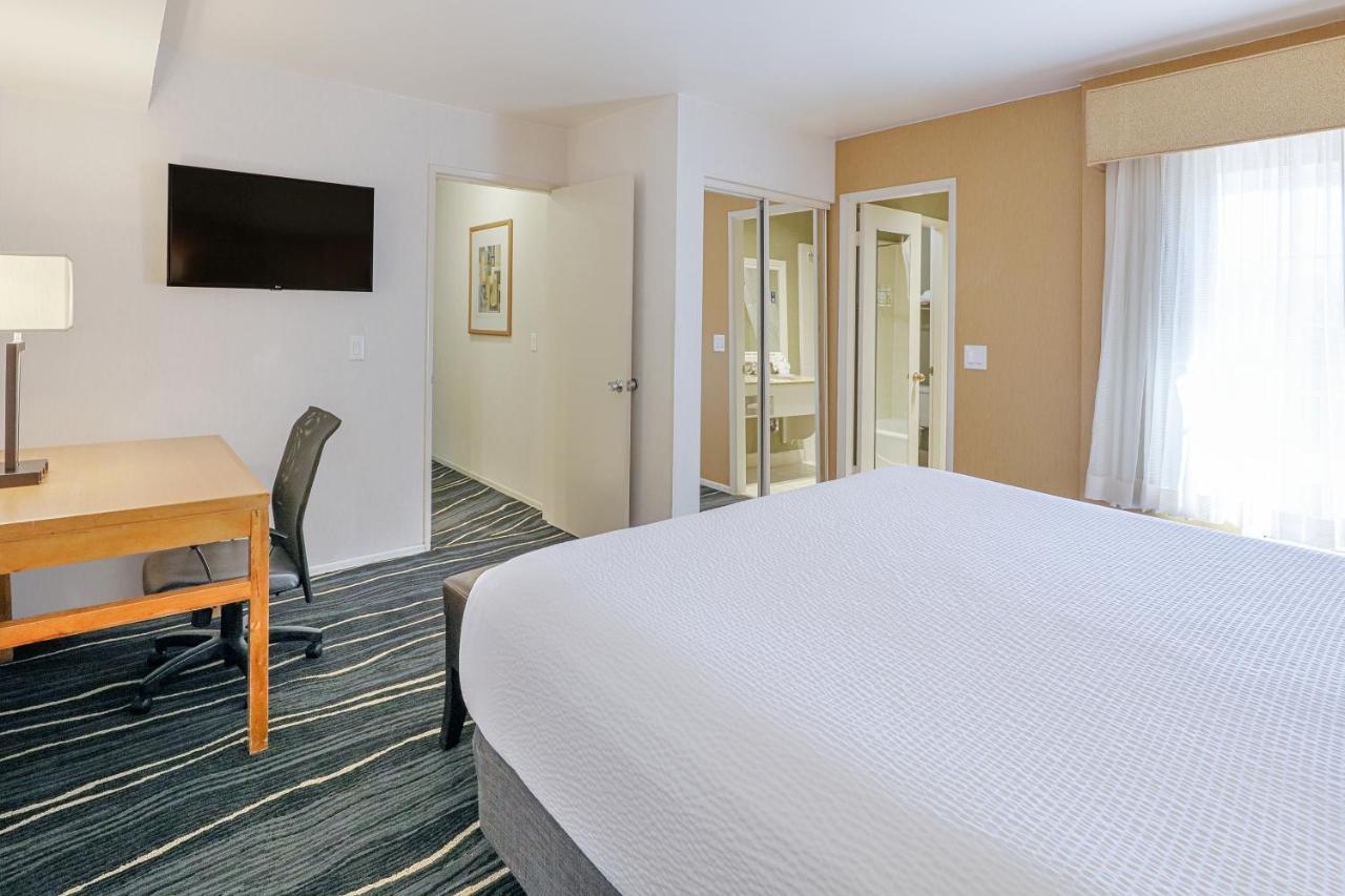 Ramada By Wyndham Costa Mesa/Newport Beach Exterior photo