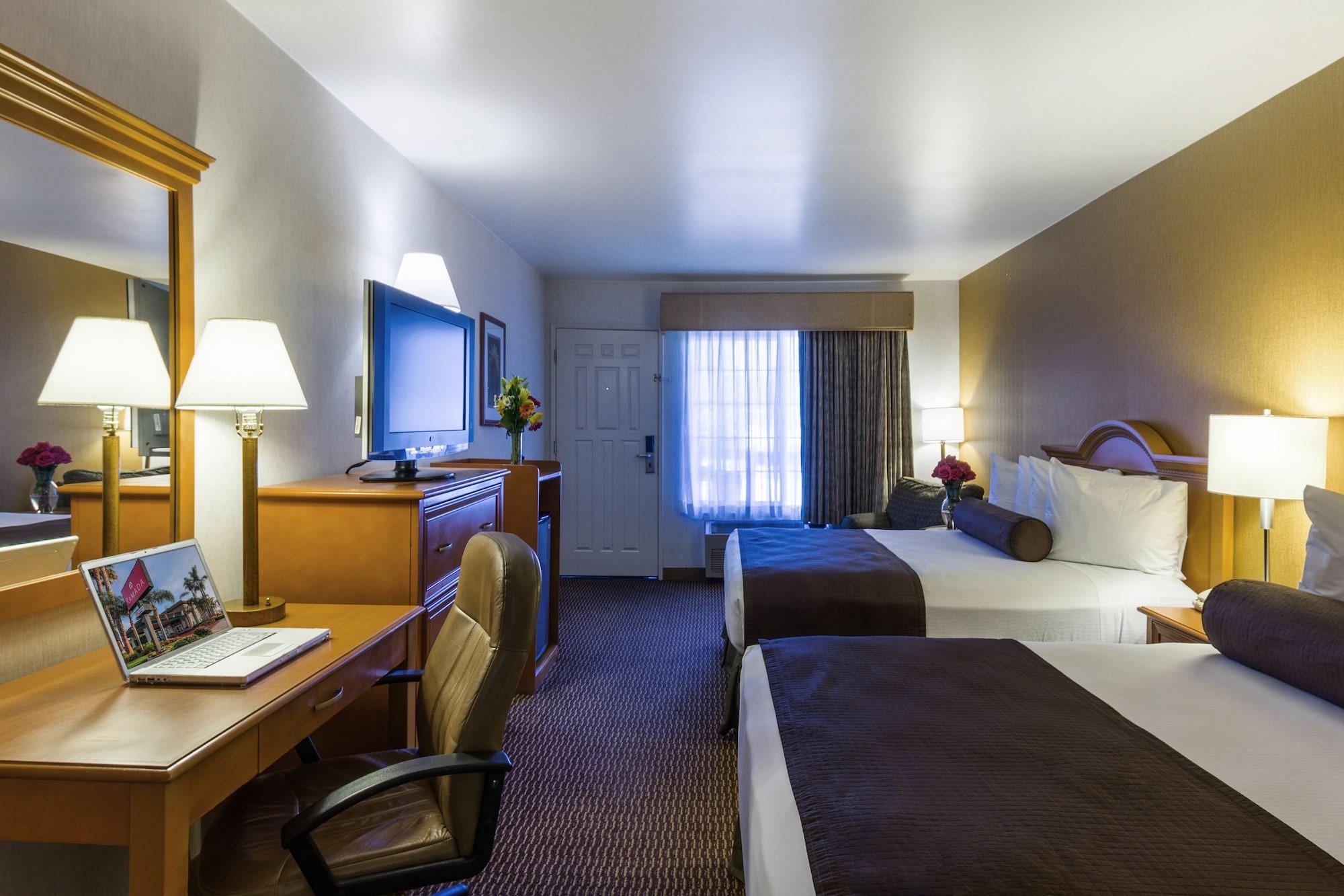 Ramada By Wyndham Costa Mesa/Newport Beach Exterior photo