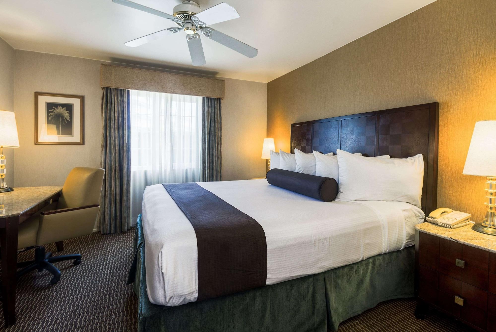Ramada By Wyndham Costa Mesa/Newport Beach Exterior photo