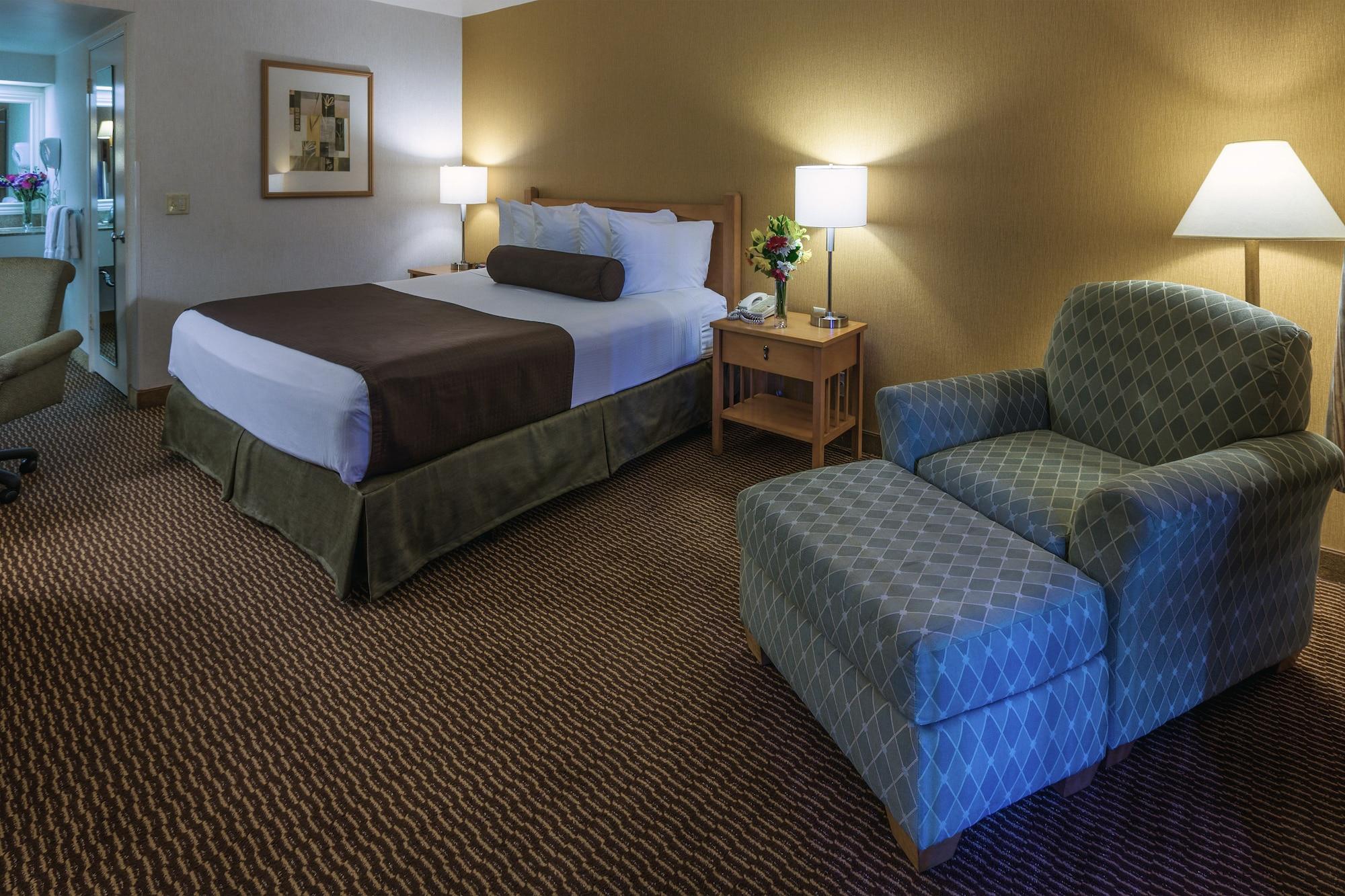 Ramada By Wyndham Costa Mesa/Newport Beach Exterior photo