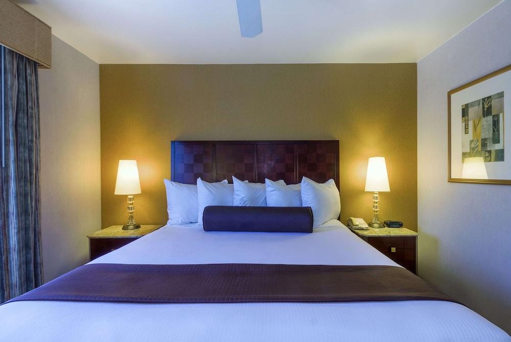 Ramada By Wyndham Costa Mesa/Newport Beach Exterior photo