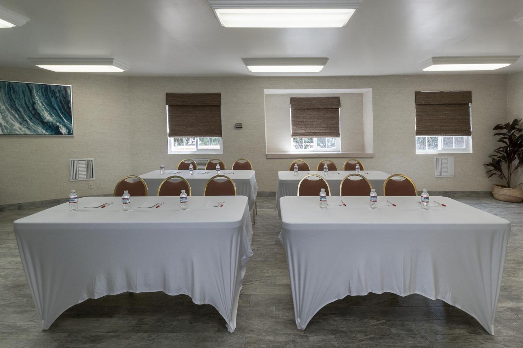 Ramada By Wyndham Costa Mesa/Newport Beach Exterior photo
