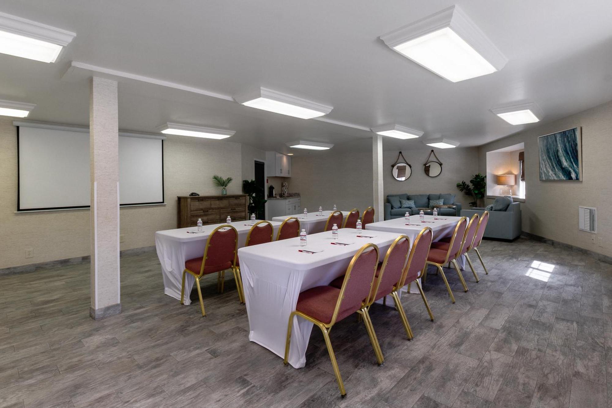 Ramada By Wyndham Costa Mesa/Newport Beach Exterior photo